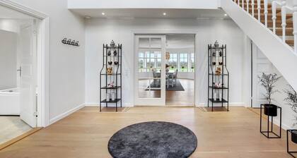 6 bedroom cozy home in Grindsted