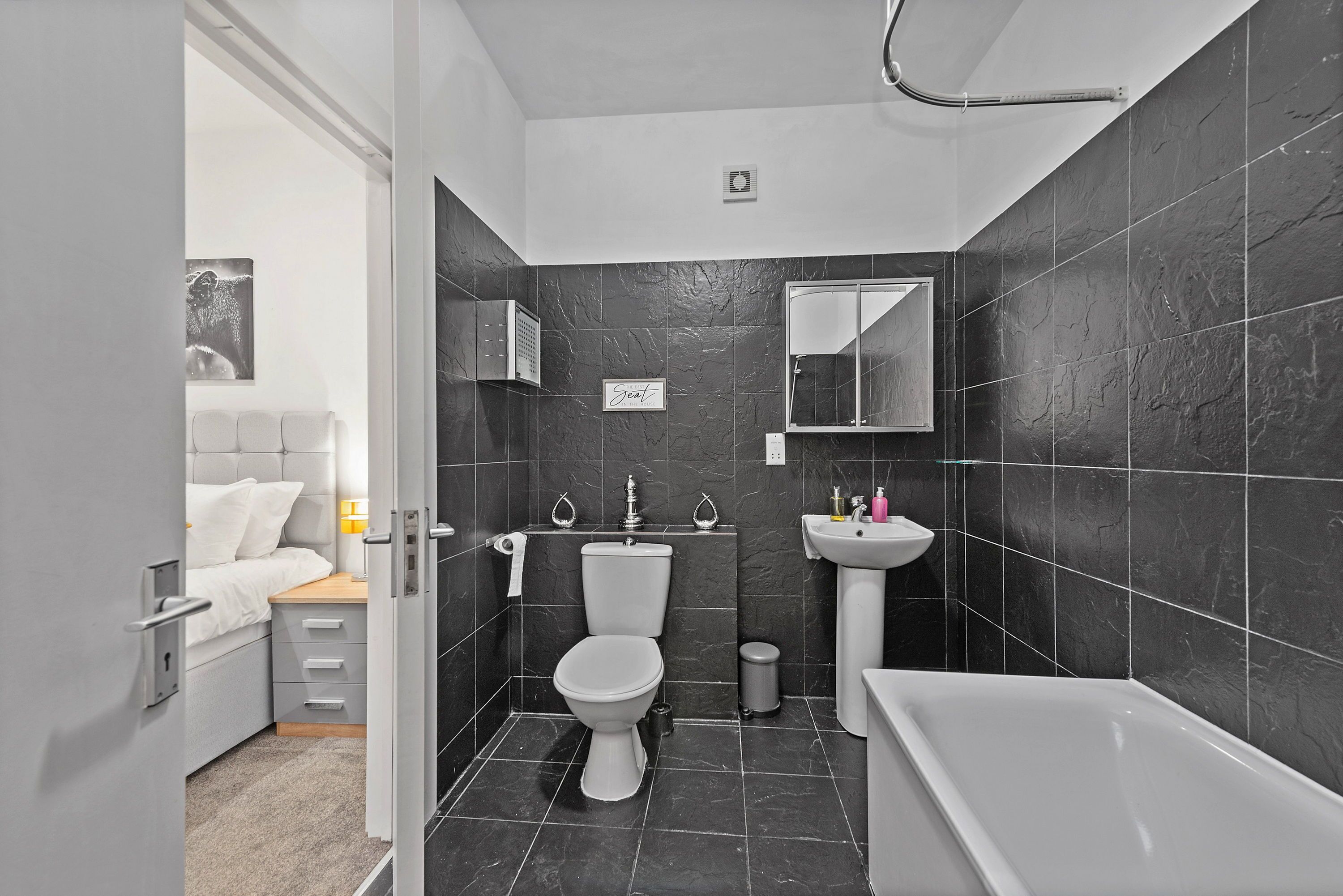 Apartment, 2 Bedrooms | Bathroom | Combined shower/bathtub, free toiletries, hair dryer, soap