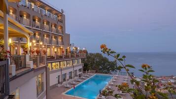 Innenpool, AuĂenpool