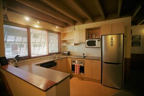 冰箱、微波炉、烤箱、炉灶