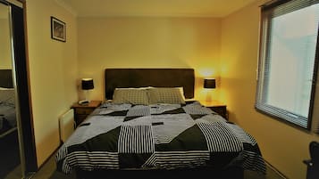 2 bedrooms, iron/ironing board, free WiFi, bed sheets