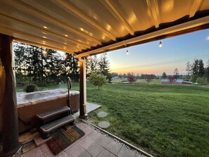 Terrace/patio - Log Cabin Daylight Basement Family Fun Center, Hot Tub, Free EV Charging (Port Angeles)