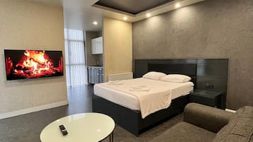 Suíte conforto, 1 cama Queen | Roupas de cama antialérgicas, ferros/tábuas de passar roupa