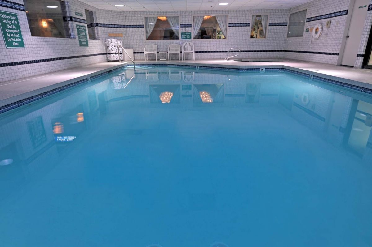 Take An Amazing Vacation! FREE Parking and Indoor Pool, Near  Boise Art Museum!