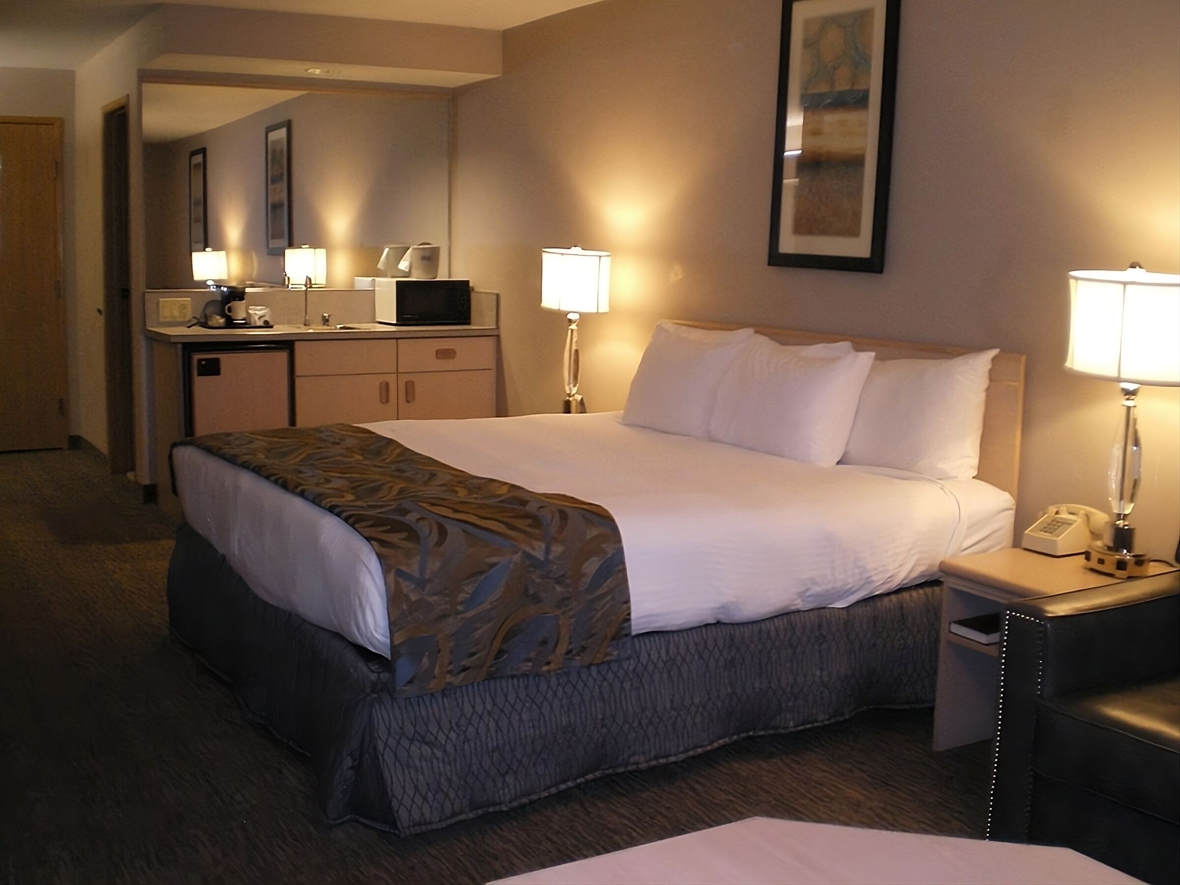 Vacation Starts Here! Indoor Pool and FREE Parking, Near Ford Idaho Center Arena