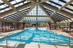 Piscina coperta, una piscina riscaldata