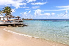 On the beach, beach towels - Magnificent F3 with swimming pool and direct access to the beach (Saint François)