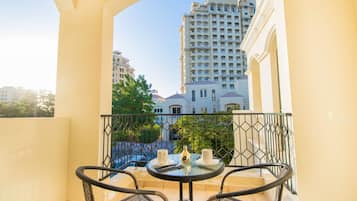 Luxury Villa (4 Bedrooms) | Balkoni