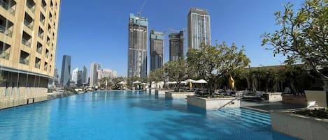 حمّام سباحة خارجي، حمّام سباحة لا متناهي
