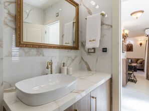 Bathroom - Holiday Home Granny Mary (Sutivan)