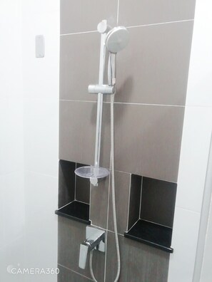 Villa | Bathroom shower - Lena Chalet (Nakhon Ratchasima)
