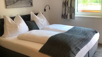 House | 4 bedrooms, hypo-allergenic bedding, iron/ironing board, free WiFi