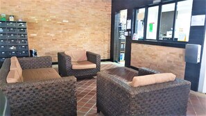 Apartment | Interior - Lovely 2-bed Apartment in Pratumnak With Pool View (Pattaya)