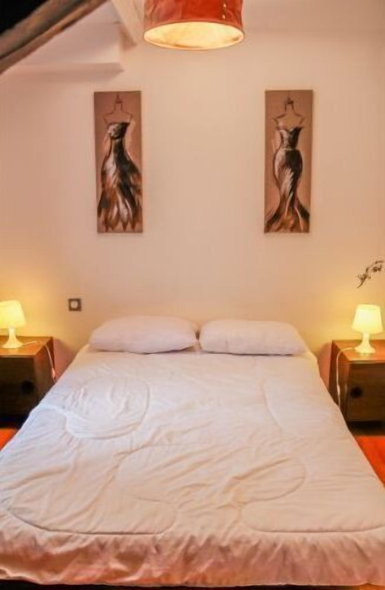 4 bedrooms, iron/ironing board, WiFi