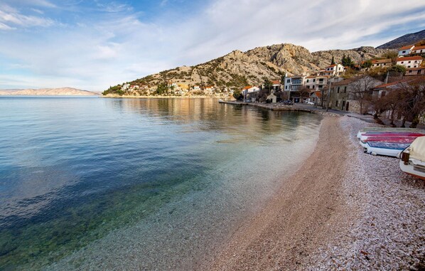 Playa en los alrededores y pesca 