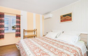 2 bedrooms, iron/ironing board, travel crib, free WiFi