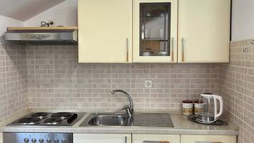 Studio (Studio Apartment with Balcony and Sea) | Eigene Küche | Kühlschrank