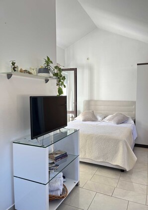Estúdio (Studio Apartment with Balcony and Sea) | Acesso de cortesia à internet