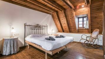 6 dormitorios, tabla de planchar con plancha, cuna de viaje