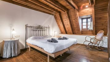 6 slaapkamers, een strijkplank/strijkijzer, reisbedje, gratis wifi