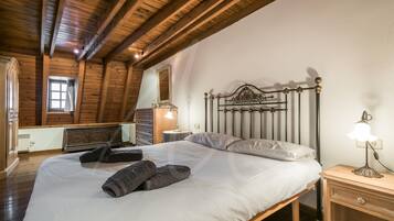 6 slaapkamers, een strijkplank/strijkijzer, internet