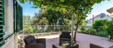 Departamento (Two Bedroom Apartment) | Terraza o patio