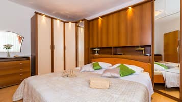 Apartamento (Two Bedroom Apartment) | 2 quartos, ferros/tábuas de passar roupa, Wi-Fi de cortesia