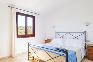 Cots/infant beds, WiFi, bed sheets