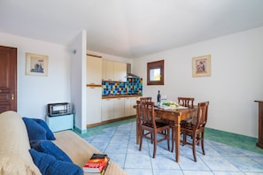 Full-size fridge, stovetop, cookware/dishes/utensils, freezer - Residence Oasi e Oasi Blu (San Teodoro)