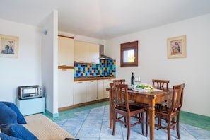 Full-size fridge, stovetop, cookware/dishes/utensils, freezer - Residence Oasi e Oasi Blu (San Teodoro)