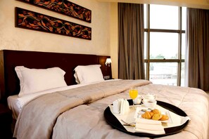 Executive Room | 1 bedroom, minibar, in-room safe, desk