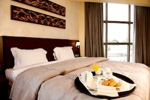 Executive Room | 1 bedroom, minibar, in-room safe, desk