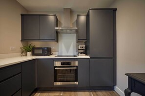 House, 3 Bedrooms | Private kitchen