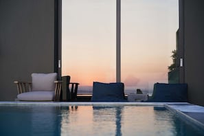2 outdoor pools