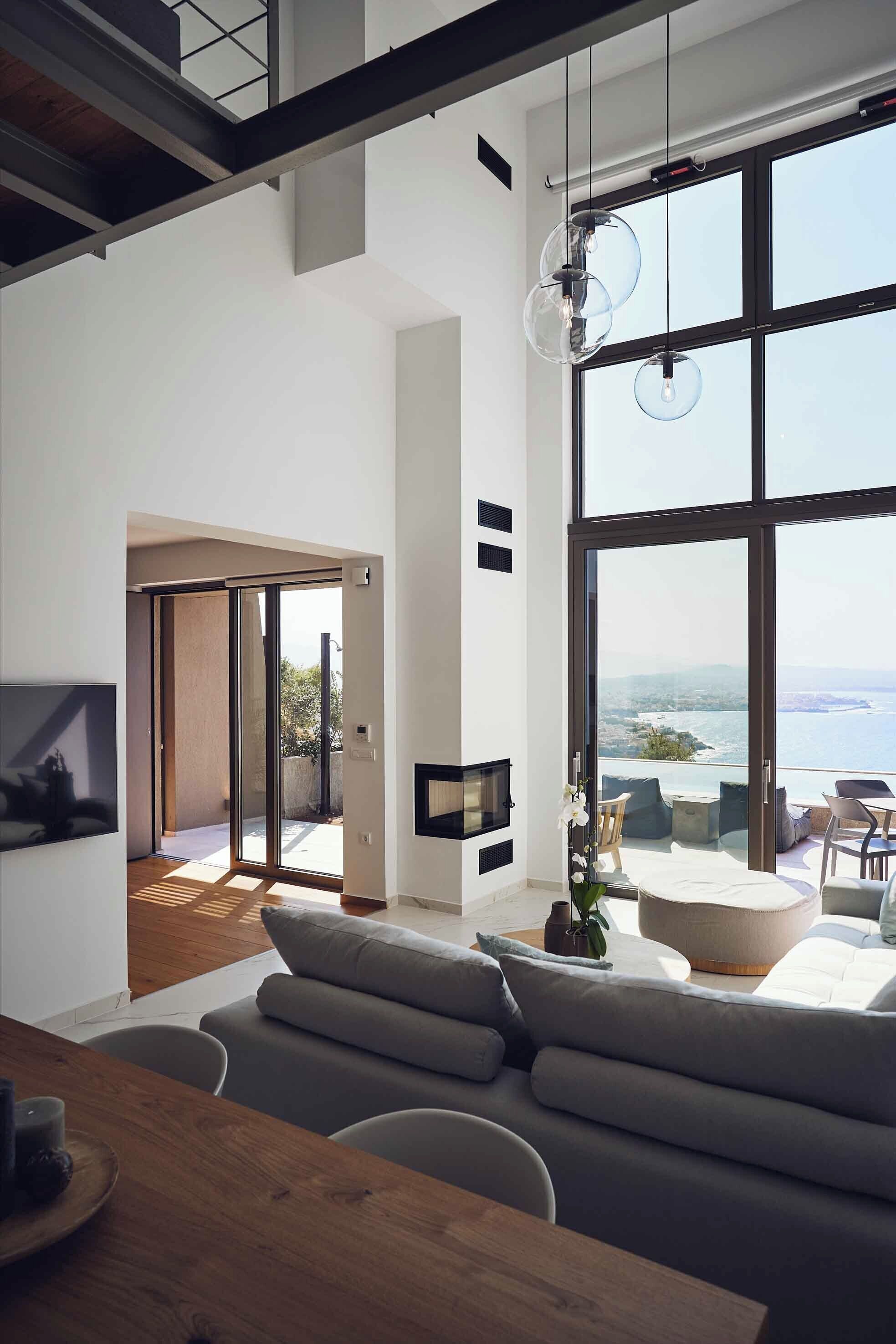 Vila superluxo, 3 quartos, piscina particular, vista para o mar | Área de estar | TV de tela plana 45 polegadas com canais via satélite, TV, lareira