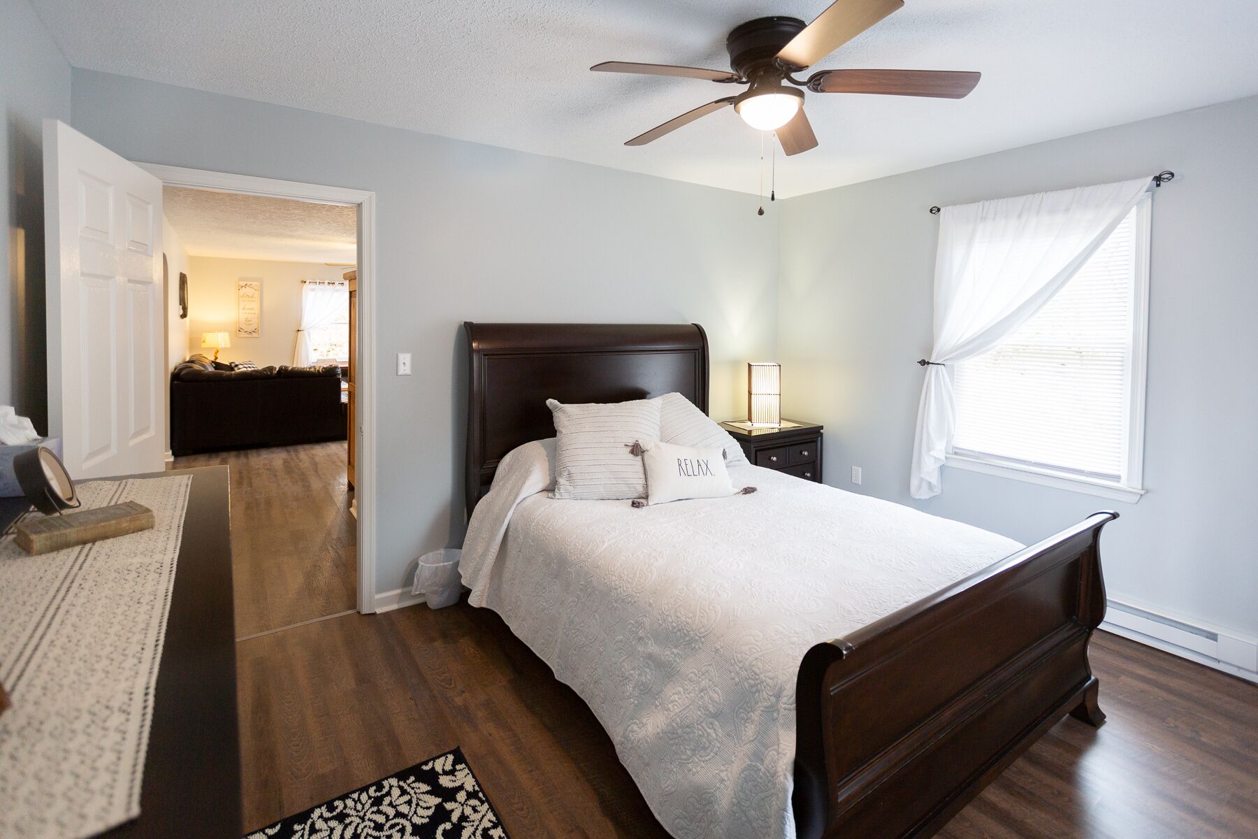 3 bedrooms, desk, iron/ironing board, travel crib