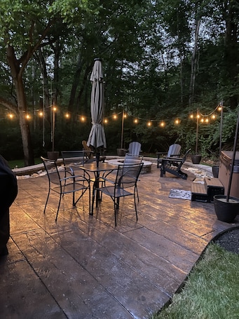 Outdoor dining. Quiet, clean, jacuzzi hot tub. hidden gem, families. Skyline Park & Massanutten.