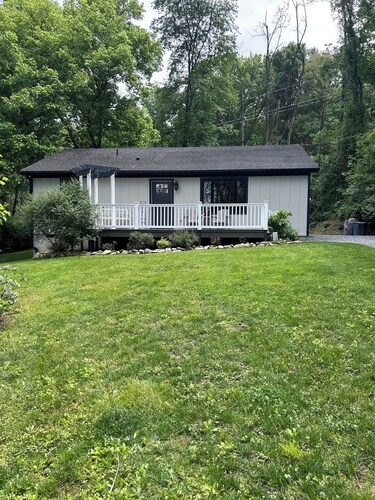 Quiet, clean, jacuzzi hot tub. hidden gem, families. Skyline Park & Massanutten.
