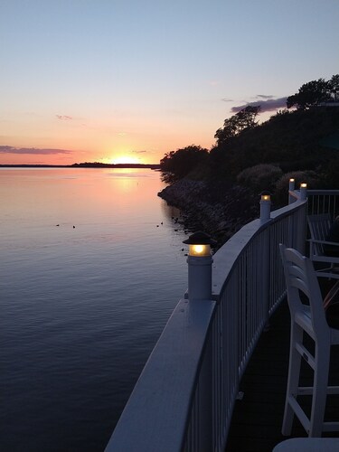 Walk to beach, beautiful large condo in "Kingsmill on the James"