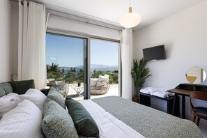 7 bedrooms, blackout curtains, iron/ironing board, travel cot - Villa with spa - playroom, 100m from sandy beach (Chania)