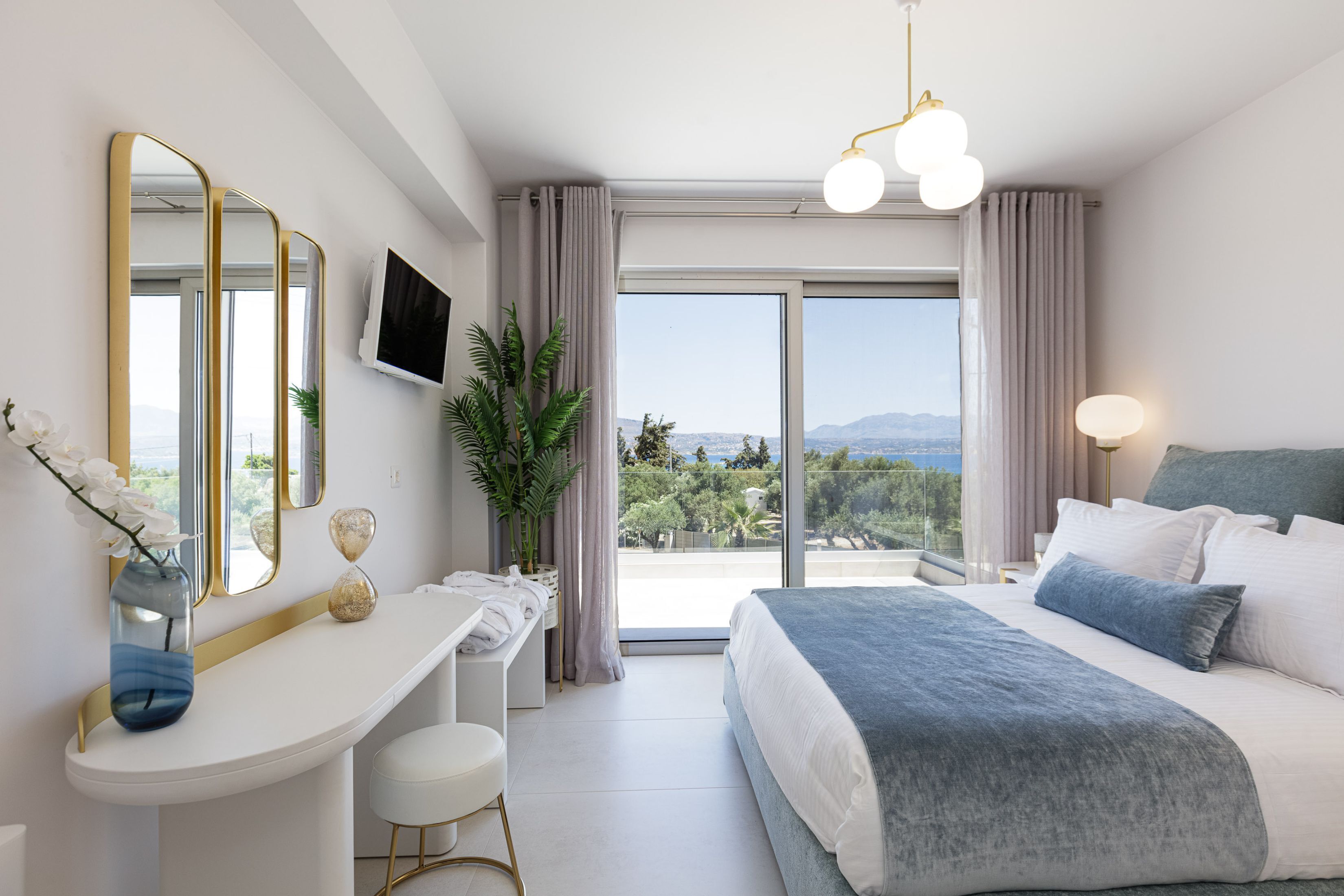 7 bedrooms, blackout drapes, iron/ironing board, travel crib