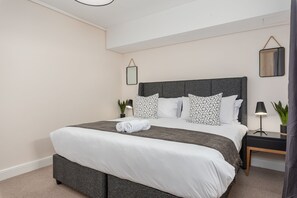 Grand-Apartment | 1 Schlafzimmer, laptopgeeigneter Arbeitsplatz, Bügeleisen/Bügelbrett