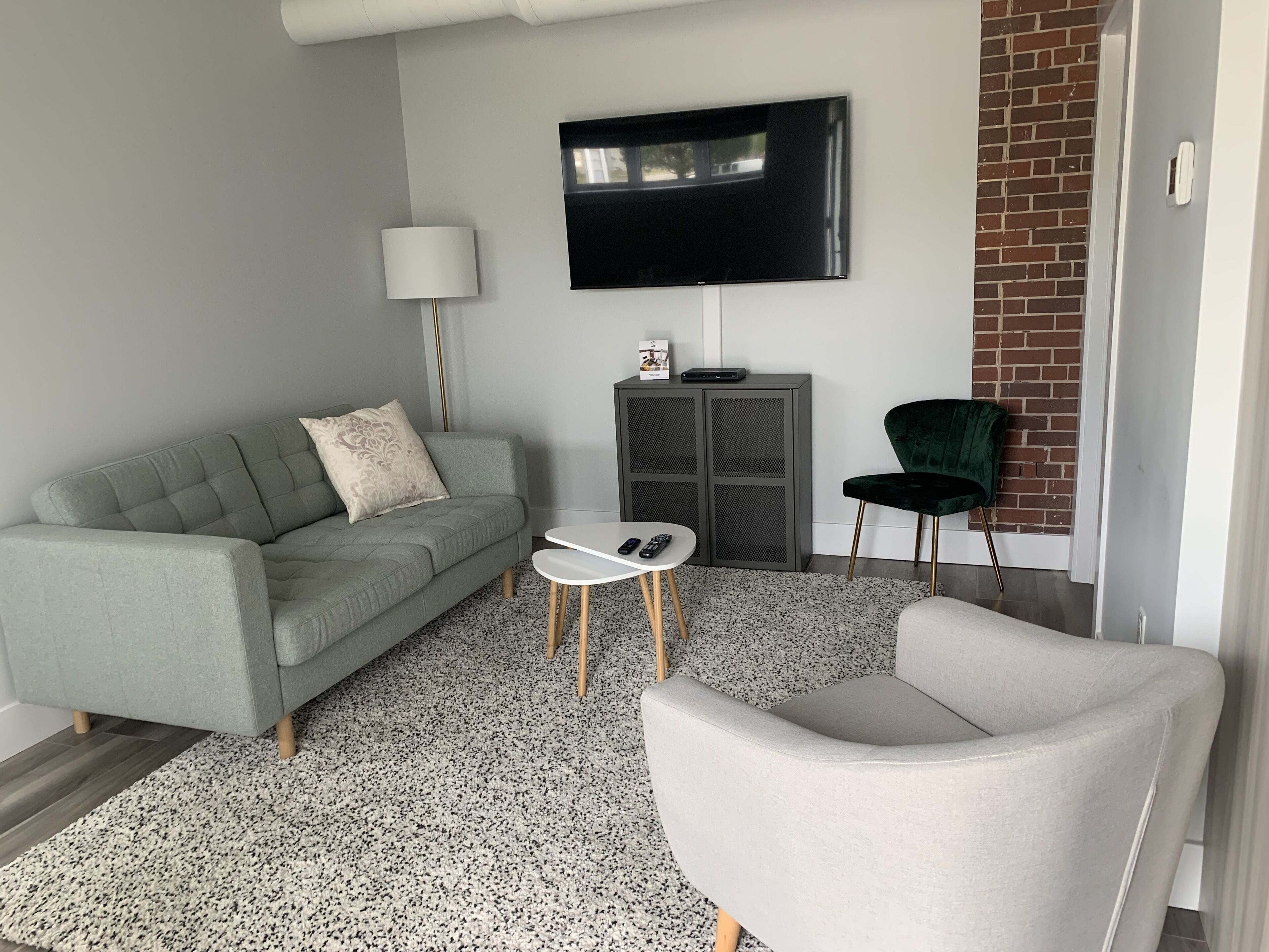 executive suite, 2 bedrooms | 1 bedroom, premium bedding, individually decorated, desk