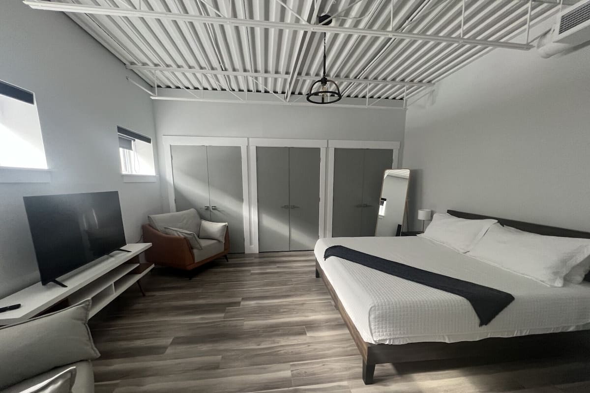 Executive Suite, 1 Bedroom, Accessible | 1 bedroom, premium bedding, individually decorated, desk