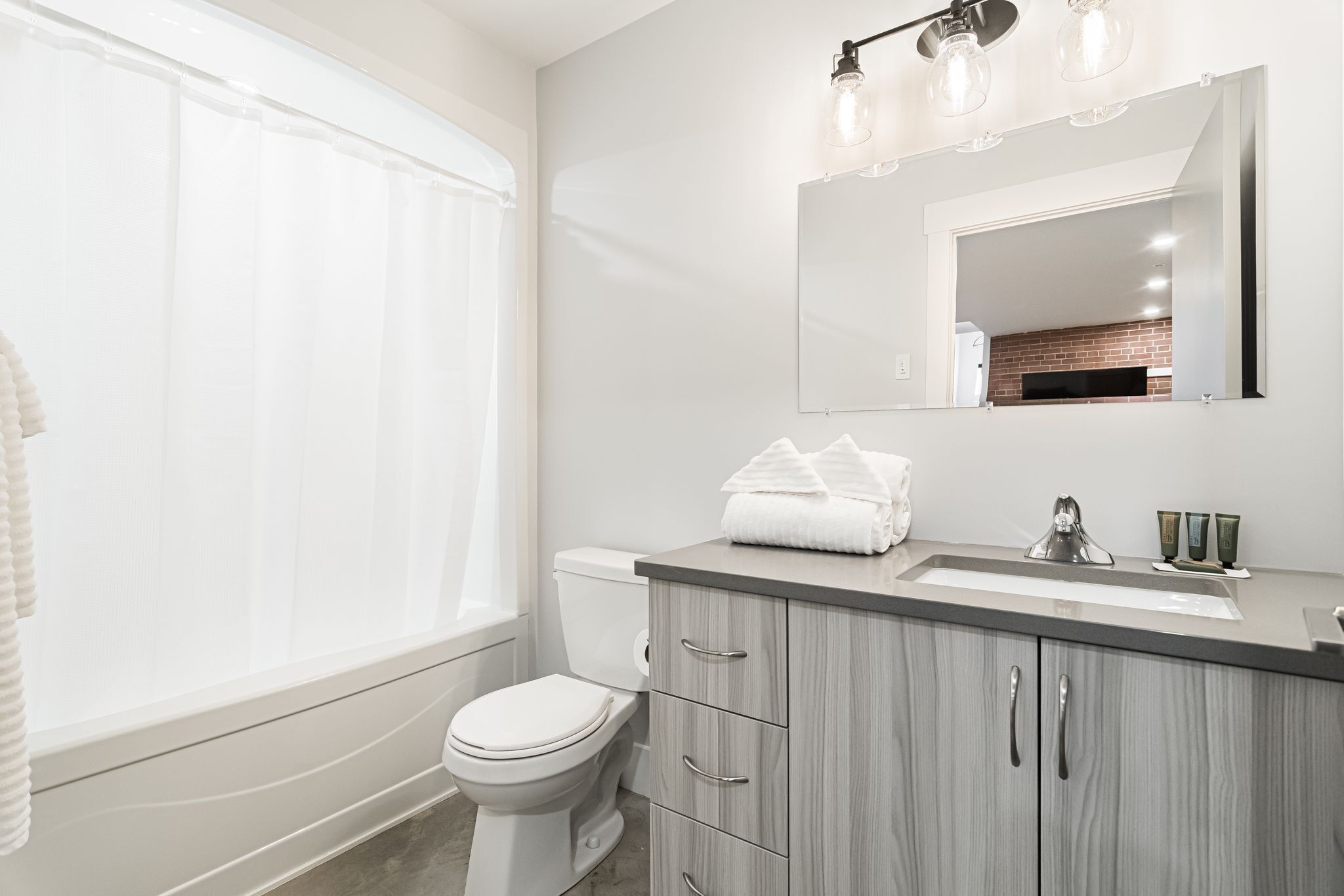 loft, 2 bedrooms | bathroom | rainfall showerhead, free toiletries, hair dryer, heated floors