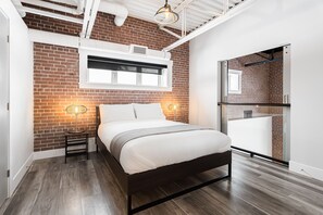 Sengetøy av topp kvalitet, individuelt dekorert og skrivebord