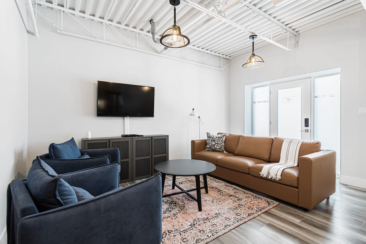 Loft, 2 Bedrooms | 1 bedroom, premium bedding, individually decorated, desk