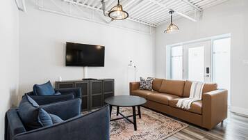 Loft, 2 quartos | Roupas de cama premium, individualmente decorados, escrivaninha