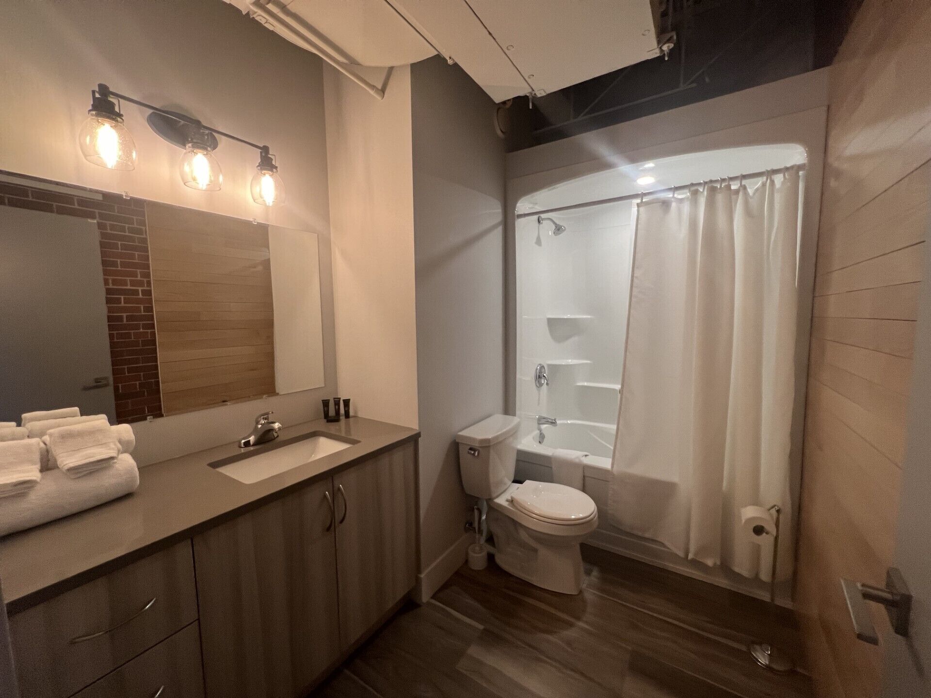 executive room, 1 bedroom | bathroom | rainfall showerhead, free toiletries, hair dryer, heated floors