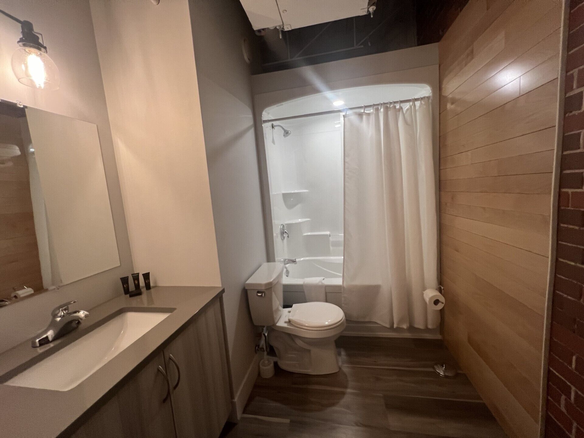 executive room, 1 bedroom | bathroom | rainfall showerhead, free toiletries, hair dryer, heated floors